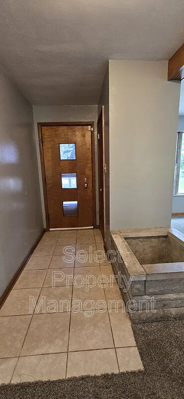 3 bed, 2.0 bath, 2021 sqft, $1,399 — Photo 2