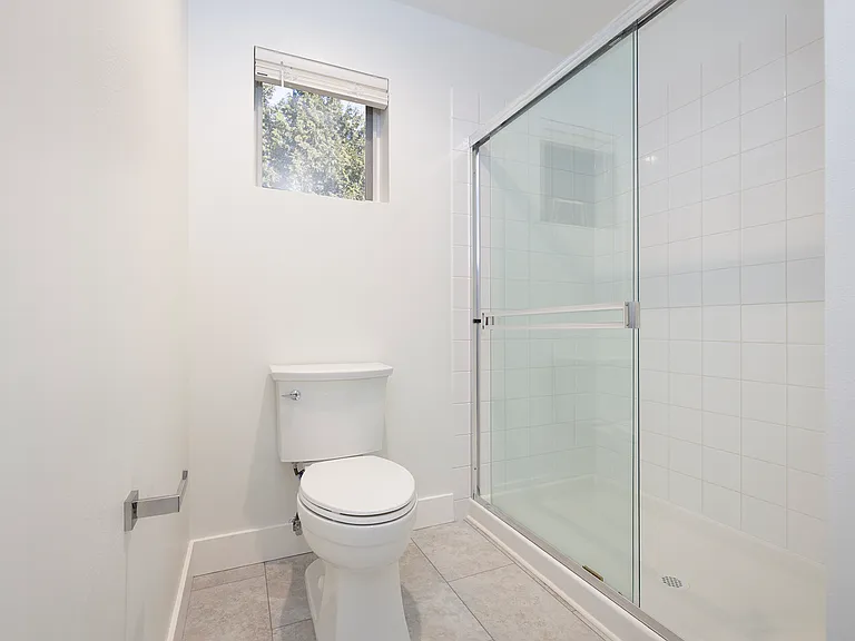 10107 NE 37th Ct — Photo 11