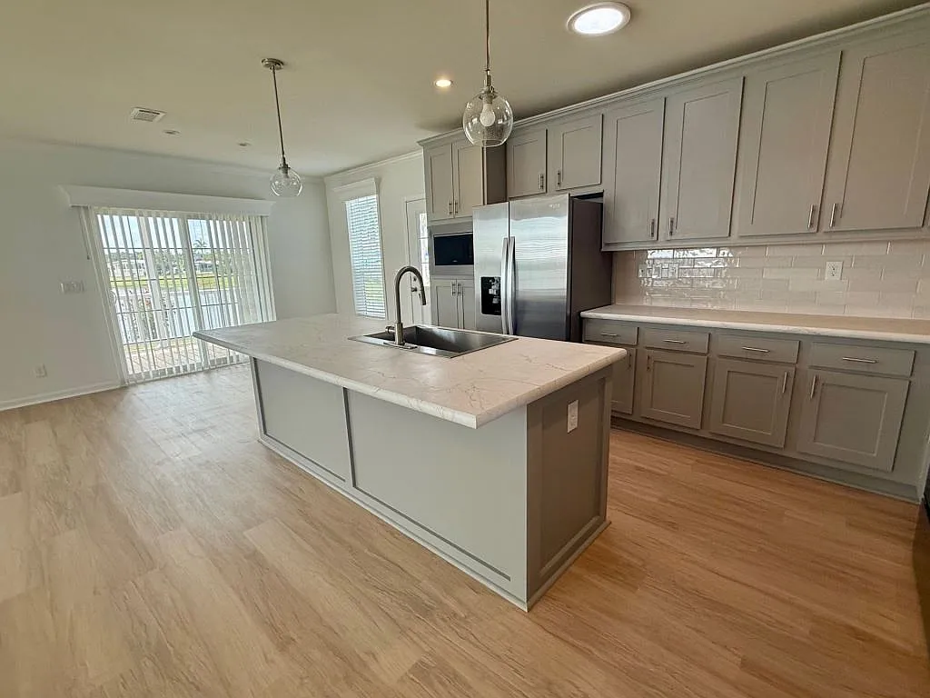2 bed, 2.0 bath, 1669 sqft, $1,709 — Photo 3