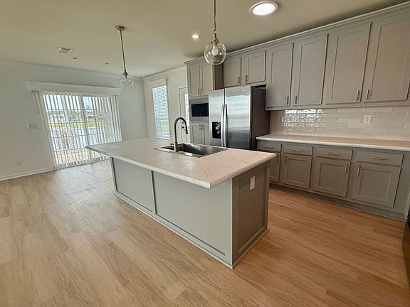 3rd image of 7608 Lakeshore Dr
