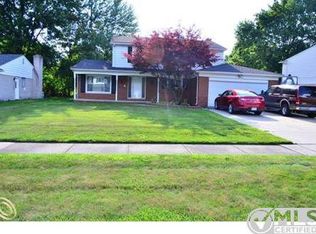 27445 Bradford Ln, Southfield, MI 48076
