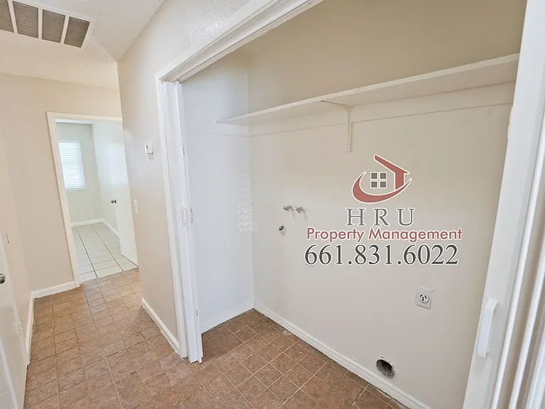 2901 S Chester Ave — Photo 7
