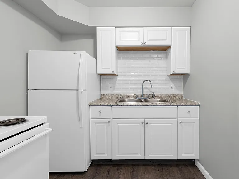 Garden Heights Apartments — Photo 24