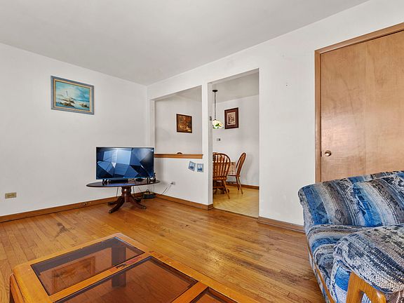 2nd image of 20 King Arthur Ct APT 19