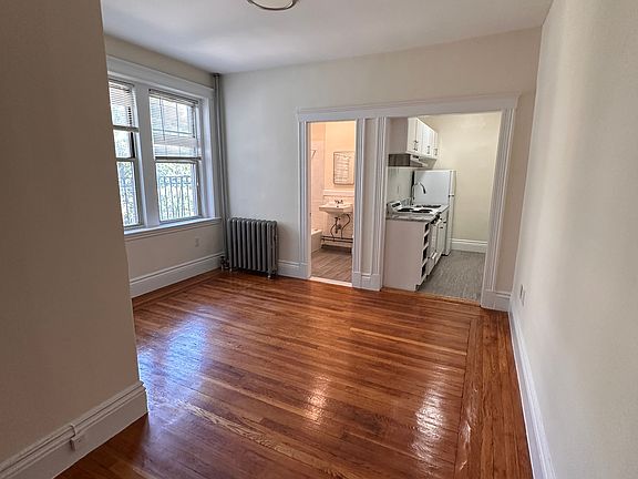 5th image of 33 Park Dr #11