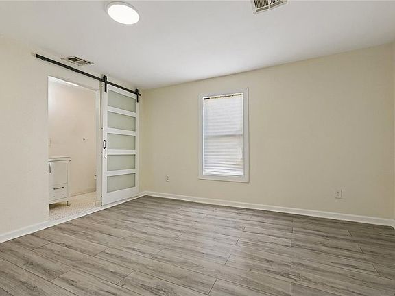 4th image of 2201 Amelia St