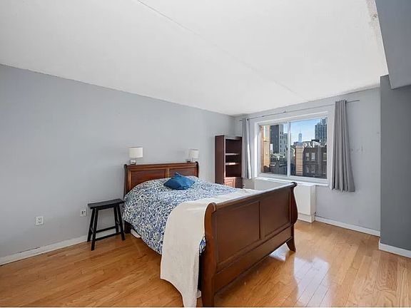 3rd image of 555 W 23rd St APT S10e