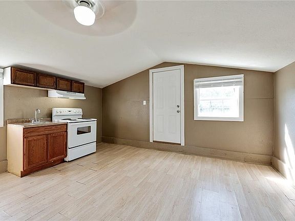 4th image of 108 S Avenue A Ave #B