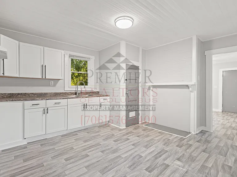 608 32nd St — Photo 9