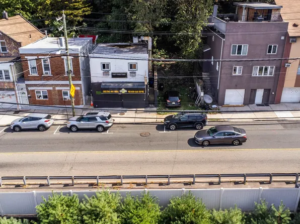 2608 Paterson Plank Road image 4 of 20