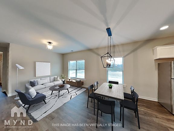 3rd image of 176 Park Dr N