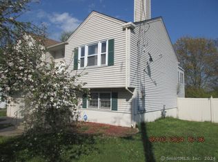 24 Fawn Ridge Dr, Hamden, CT 06514