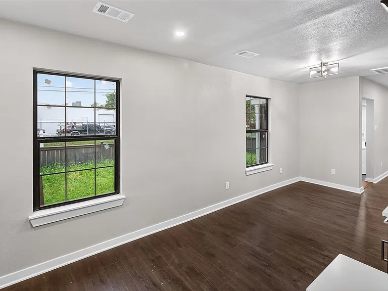 428 Van Molan St — Photo 10