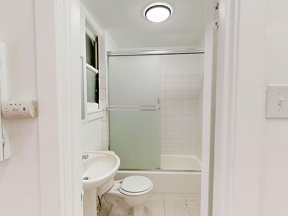 3rd image of 449 Ofarrell St APT 202
