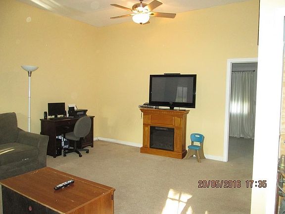 4th image of 39 Annmarie Dr