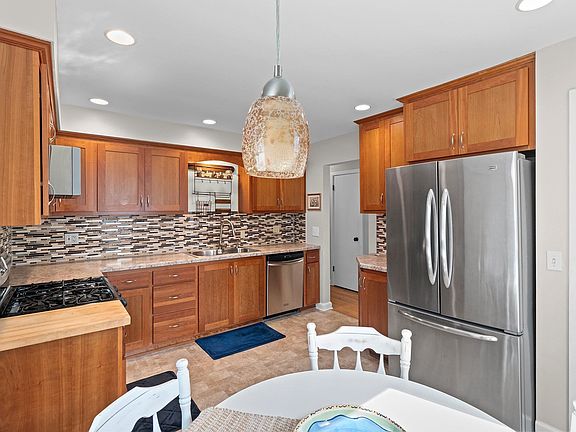 2nd image of 1253 Marian Ln