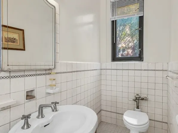 180 East 79th Street image 8 of 10