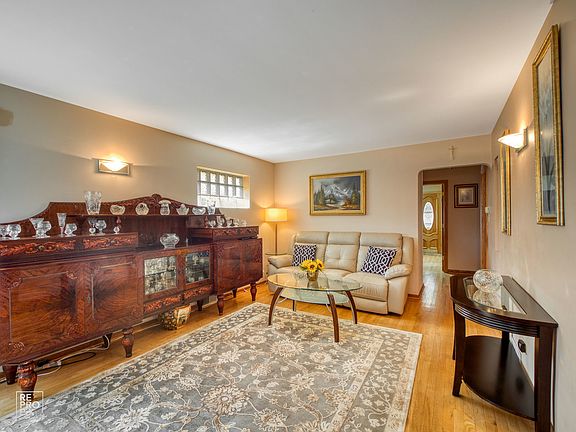 3rd image of 4920 N Octavia Ave