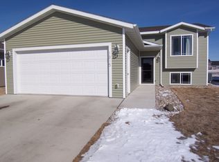 1815 Torrey Pines Dr, Brookings, SD 57006