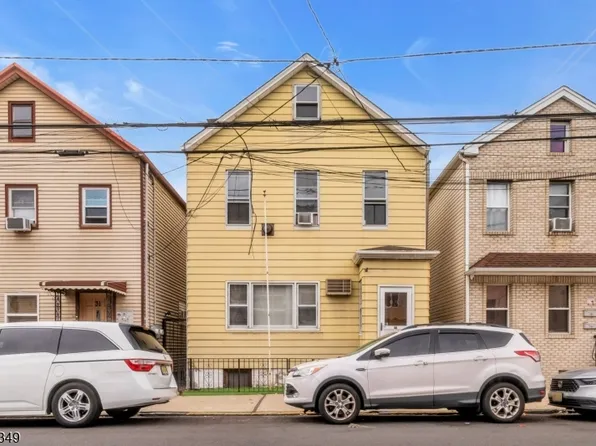 29 Kossuth St, Newark City, NJ 07105