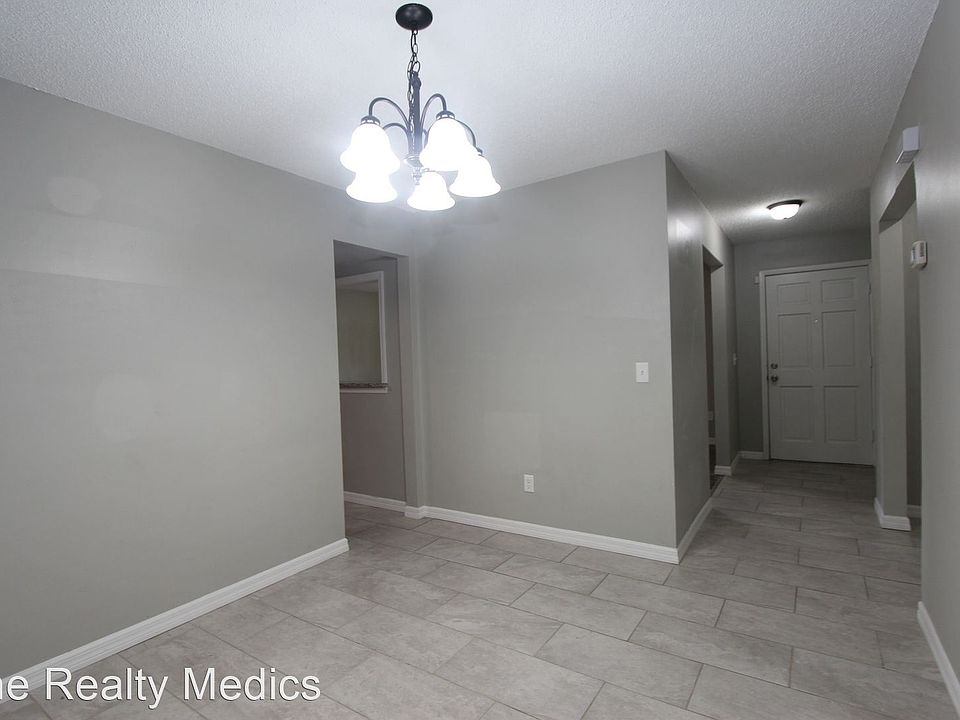 1st image of 915 E Fairbairn Dr