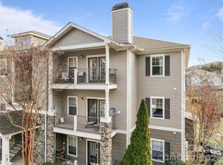 900 Vista Lake Dr APT 301, Candler, NC 28715
