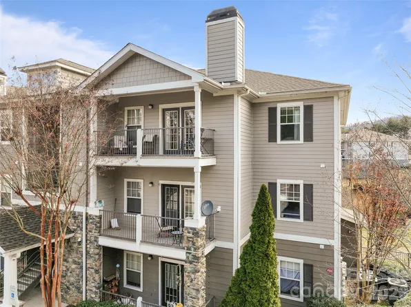 900 Vista Lake Dr APT 301, Candler, NC 28715