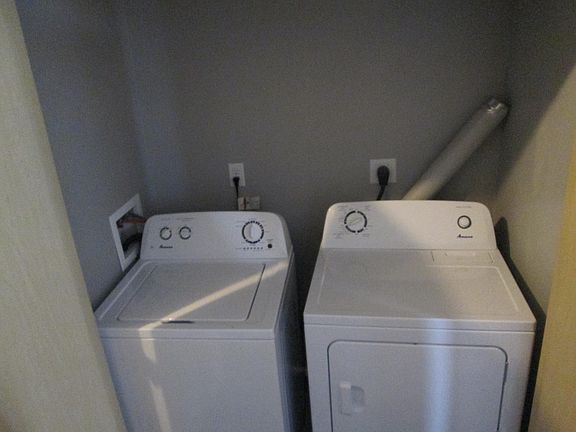 5th image of 229 S Dubuque St APT 239