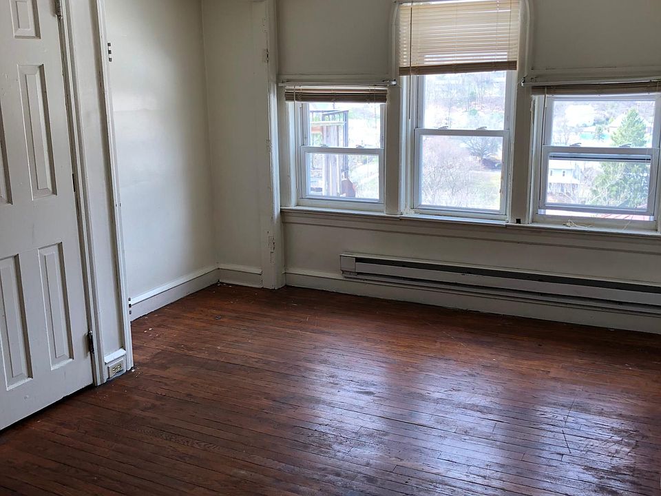 2nd image of 269 W 1st St APT 8