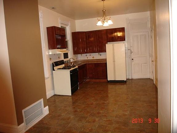 4th image of 1026 N Wood St Front 2