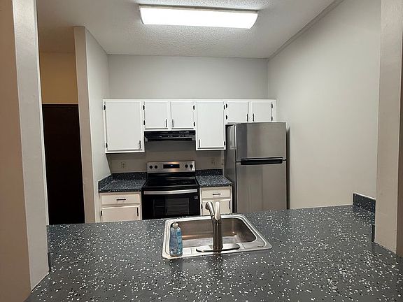 3rd image of 10 Grand St APT 205