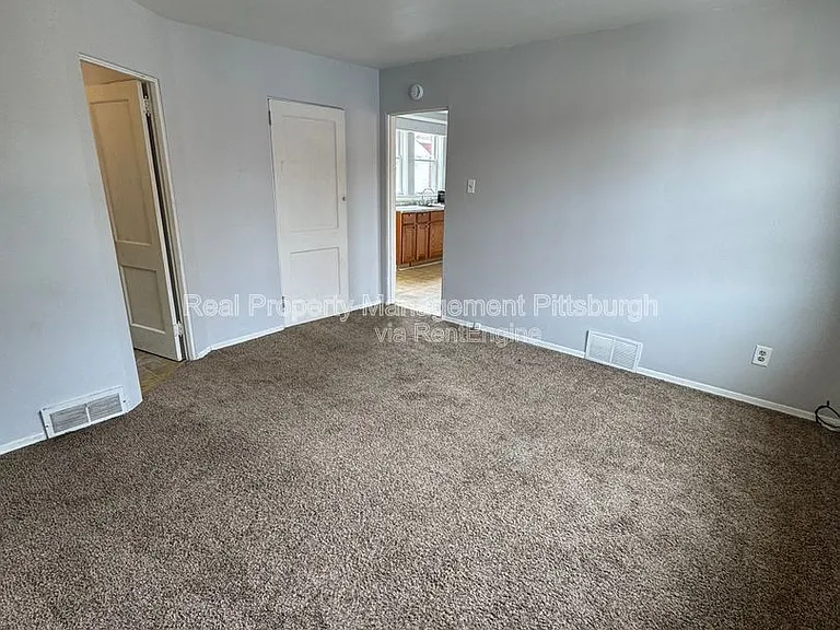 627 5th Ave — Photo 6