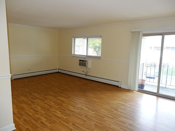 4th image of 670 Marilyn Ave APT 202