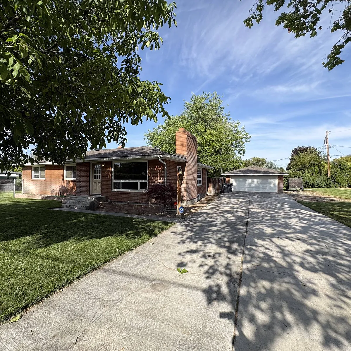 Building Photo - 821 N Road 48