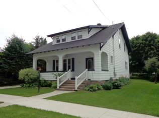 417 E Smith St, Iron Mountain, MI 49801