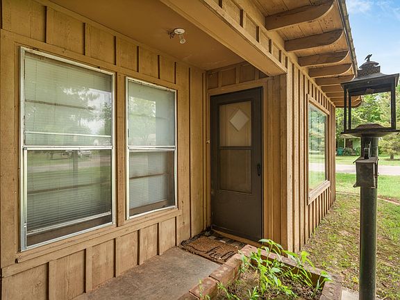 3rd image of 501 E Ruby Ave
