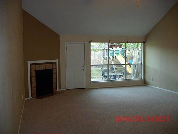 Fireplace/Large Living Rm