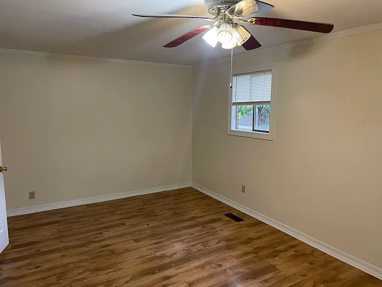 1008 Crest Dr — Photo 6