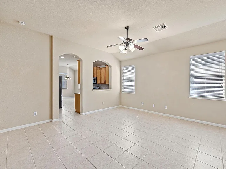 20935 Brodie Ln — Photo 7