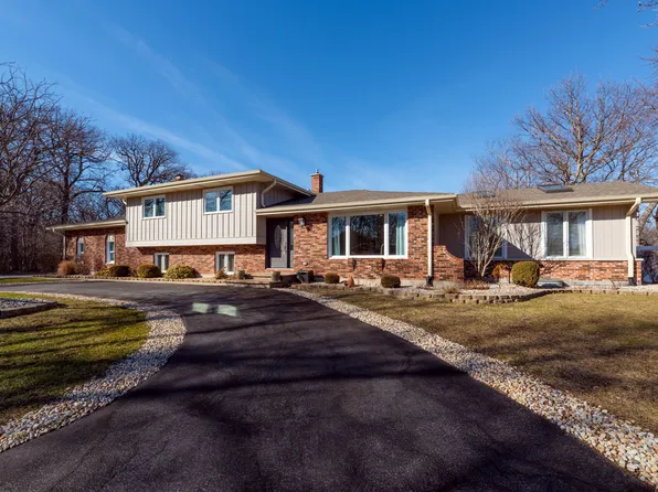 329 Montclare Ln, Wood Dale, IL 60191