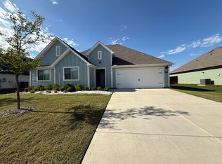 946 Buttercup Dr, Pilot Point, TX 76258