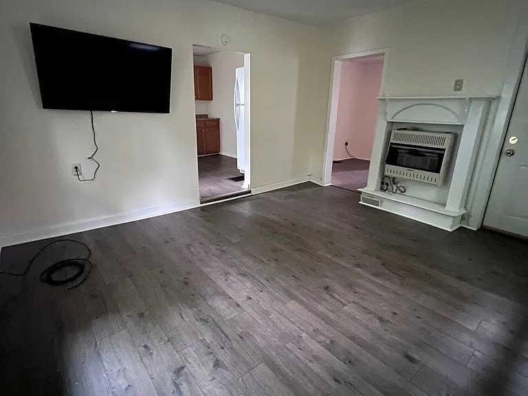 148 W Schuyler St — Photo 5