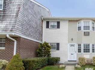 3218 Wilshire Ln, Oakdale, NY 11769