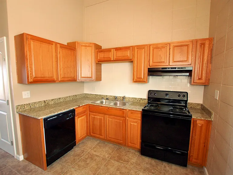 Welcome to Coronado Crossing Modern Comfort in Central Lubbock — Photo 4