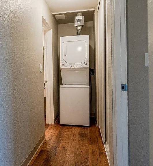 Renton Apartments - The Aviator Apartments - Laundry