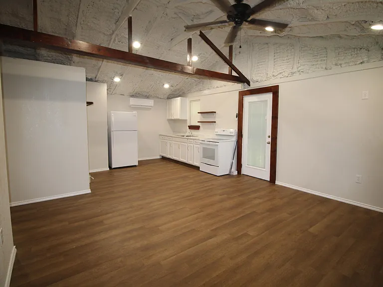 213 N Waldrip St — Photo 5