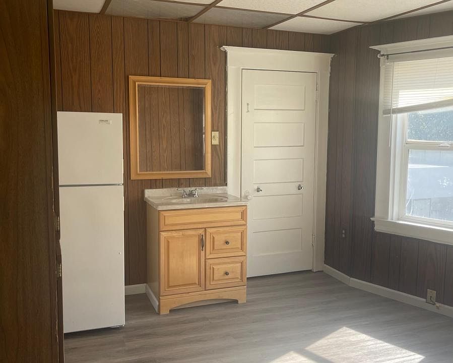 2nd image of 1233 32nd St #1