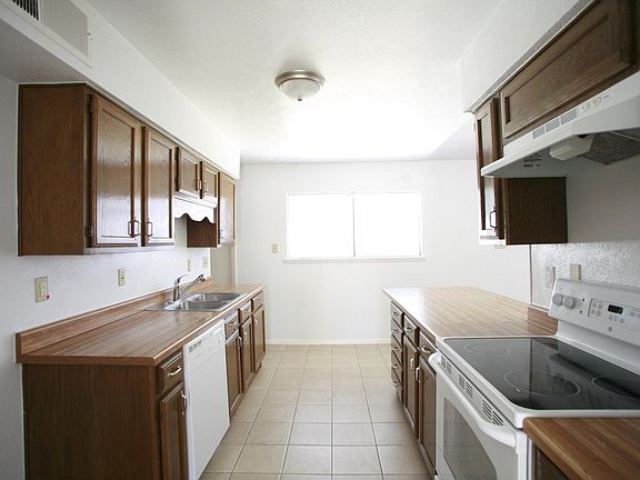 3rd image of 1518 Burgundy St