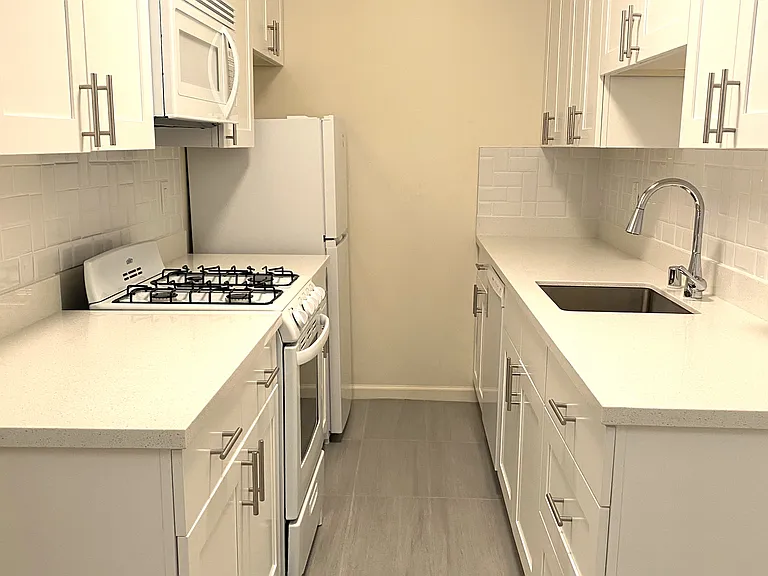 Sutter House Apartments — Photo 18