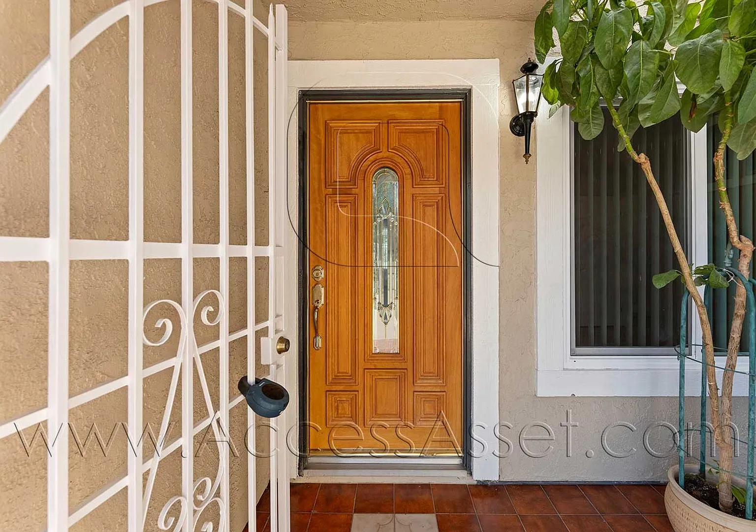 Newly Remodeled Pool Home in Desirable Via Verde Area — Photo 2